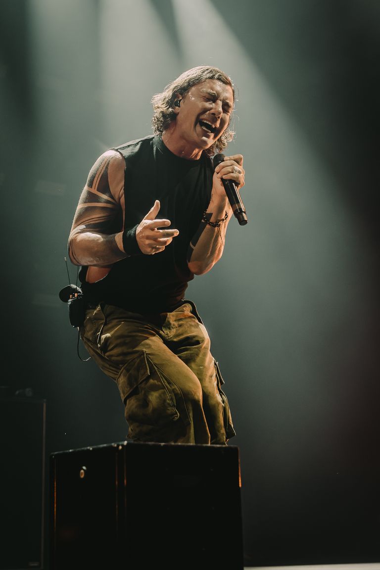 Bush performing live at AEC Theatre in Adelaide
